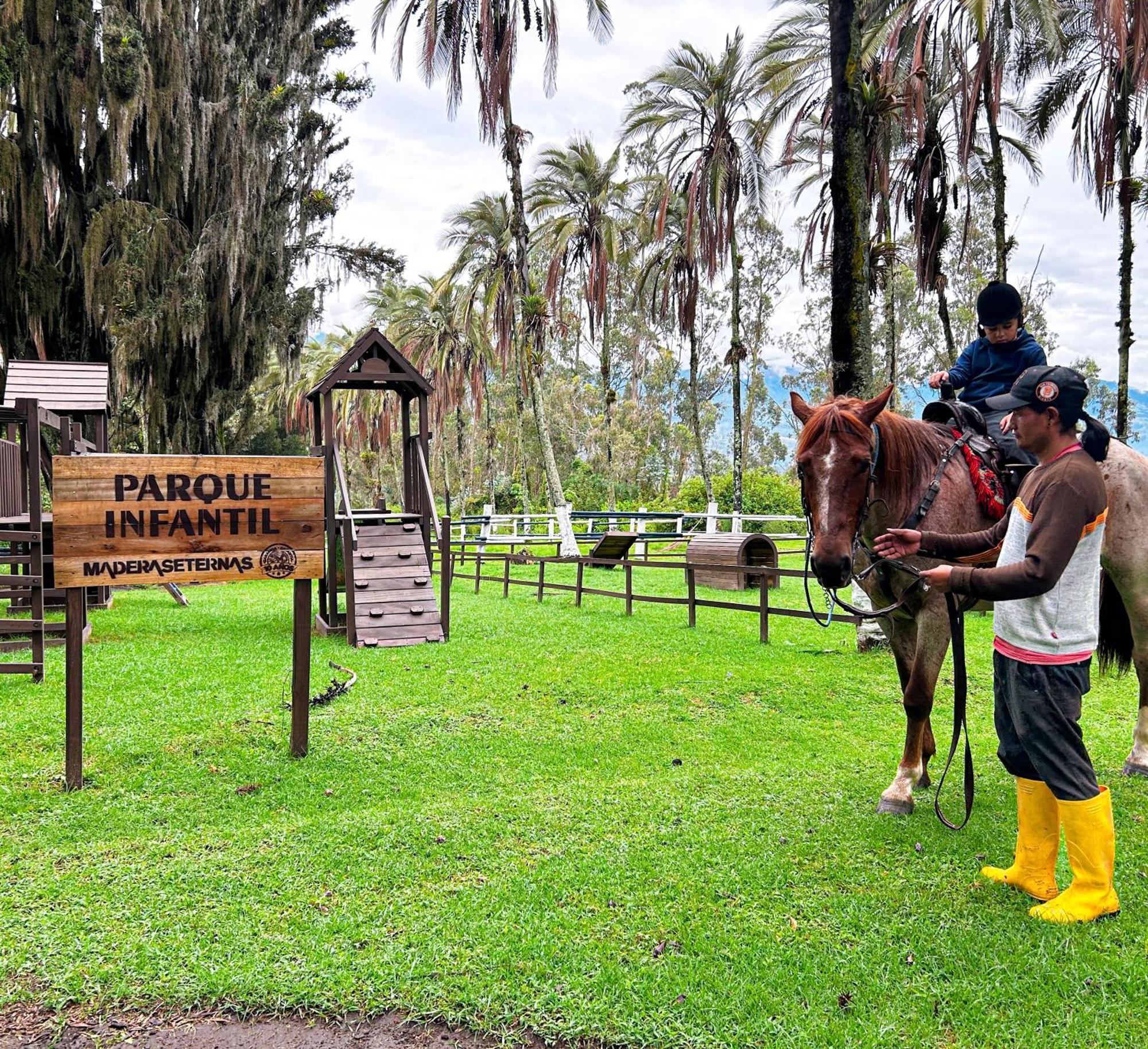 ホテル Hosteria Hacienda Pinsaqui オタバロ エクステリア 写真